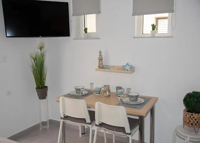 SeaSTAR Beach Apartments